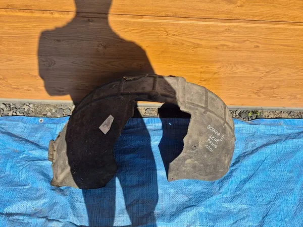 SKODA OCTAVIA II 1Z 04- Etuvasen Lokasuoja 1Z0809957C image 4