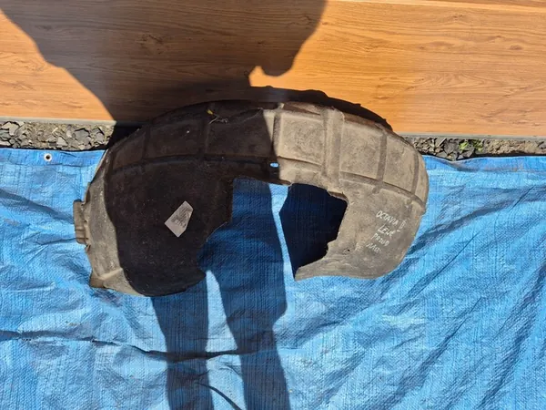 SKODA OCTAVIA II 1Z 04- Etuvasen Lokasuoja 1Z0809957C image 5