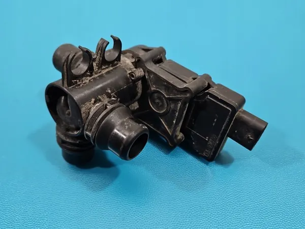 Mercedes Wasserventil OEM A0005061300 für Vito W447 image 2