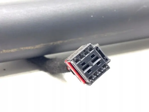 Vänster baklucka gasdämpare VW Passat B8 3G9827851A image 3