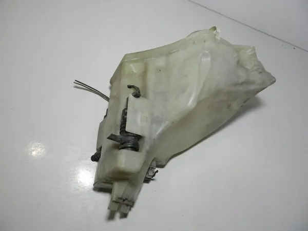 BMW E46 Ruitensproeiervat image 3