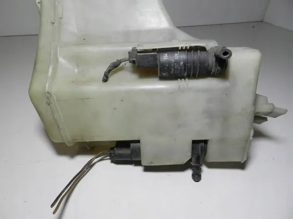 BMW E46 Ruitensproeiervat image 6