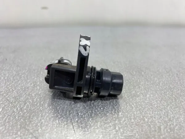 Sensor de cigüeñal Mazda OEM FBZ20393 image 2