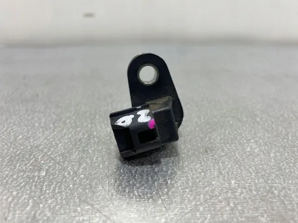 Sensor de cigüeñal Mazda OEM FBZ20393 image 3