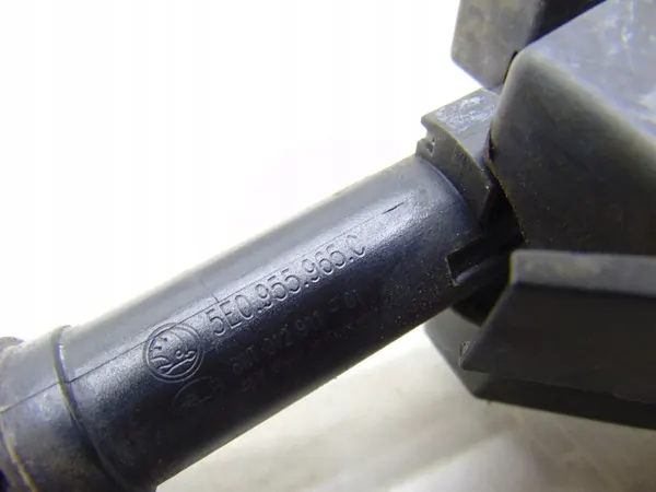 Linker Koplamp Wasdüse Skoda Octavia III Lift image 4