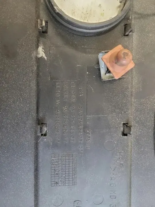 OEM 9637562477 Couvercle Moteur Citroen C5 V6 image 4
