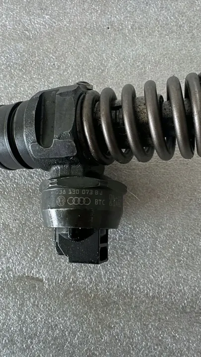 Inyector OEM 038130073BJ para 2.0 TDI image 4