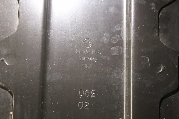 Etupuskuri VW Touran III 5TA807109K image 2