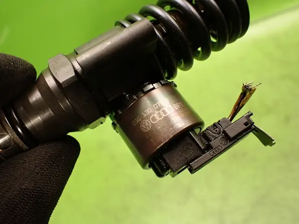 Pompowtryskiwacz AUDI A3 2.0 TDI 2003 image 6