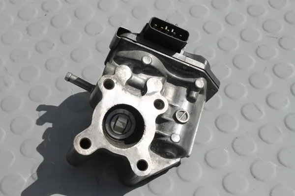 EGR Venttiili Kaasu Nissan Navara III D40 2.5 DCI image 5