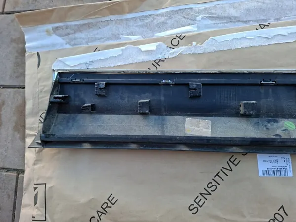 VW T-Roc deurlijst voor links OEM t-roc listwa drzwi P.L. image 7