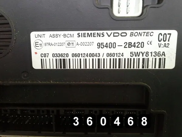 Hyundai Santa Fe ECU OEM AM-360468 Gebraucht image 3