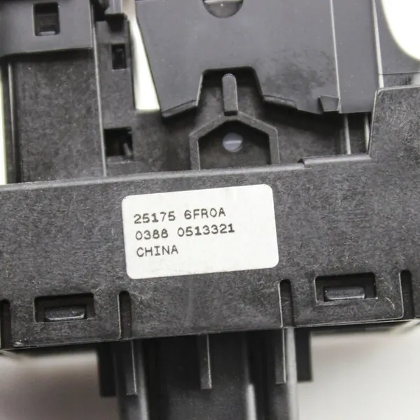 Handbremsenschalter Nissan X-Trail T32 2016 image 6