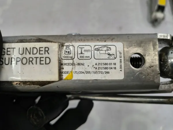 Cric Mercedes-Benz OEM pour W204, W207, W212 image 3