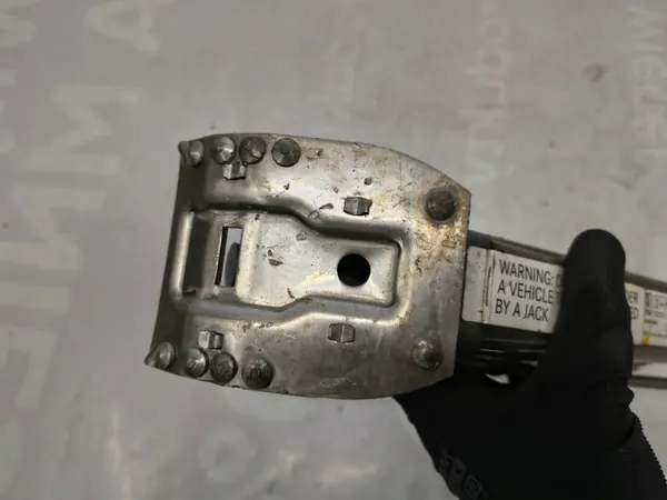 Cric Mercedes-Benz OEM pour W204, W207, W212 image 4
