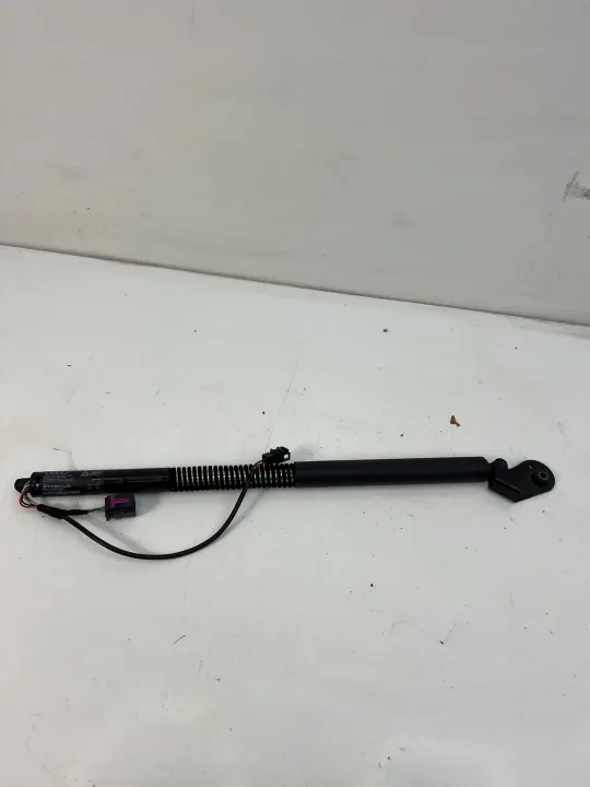 Audi A7 4G 2016 Kofferbakactuator OEM 4G8827851F image 2