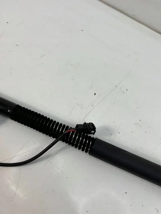 Audi A7 4G 2016 Kofferbakactuator OEM 4G8827851F image 3