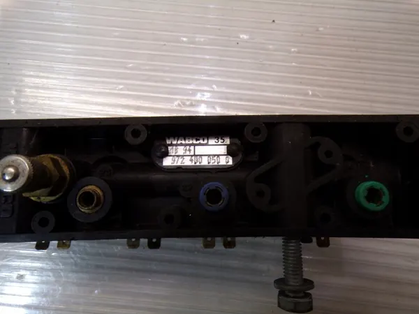Federungsventil OEM 4424505611 für Renault Safrane image 5