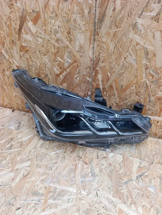 Phare droit Toyota Corolla E21 2019-2025 Berline KMNJHU6T image 1