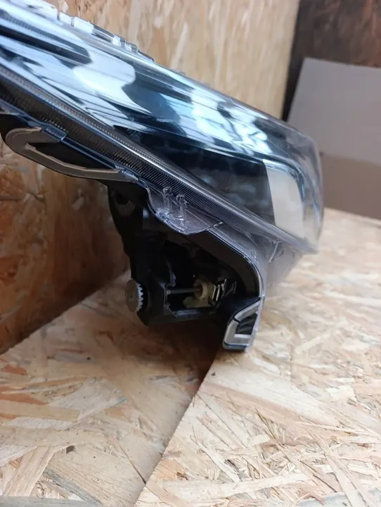 Phare droit Toyota Corolla E21 2019-2025 Berline KMNJHU6T image 4