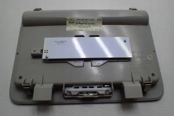 Luz do espelho Audi A8 D4 OEM 4H4858563A - Usado image 4