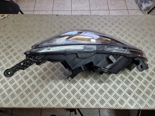 Vasen etuvalo Opel Astra J GTC IV image 2