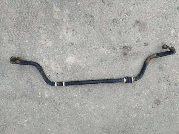 2006 Nissan Navara D40 Voorste Stabilizator image 1