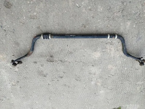 2006 Nissan Navara D40 Voorste Stabilizator image 3