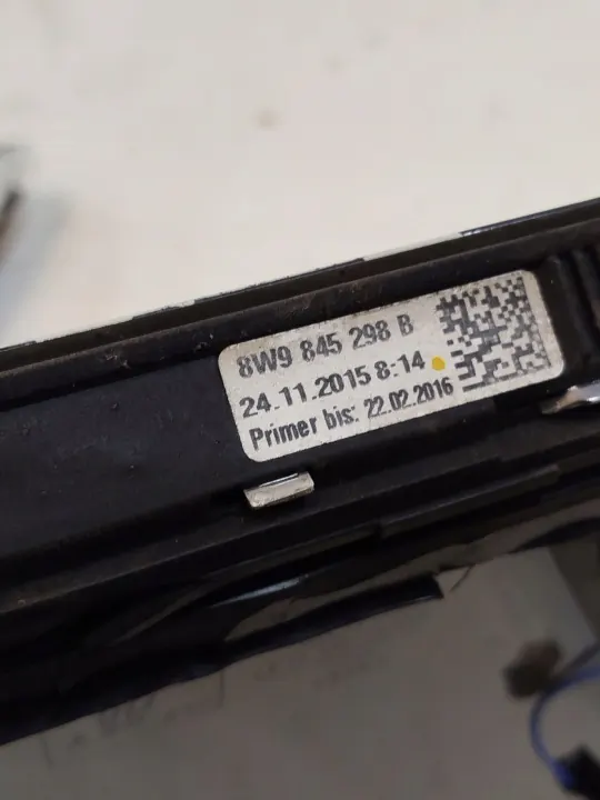 Vitre arrière droite Audi A4 B9 Break OEM 8W9845298B d'occasion image 3