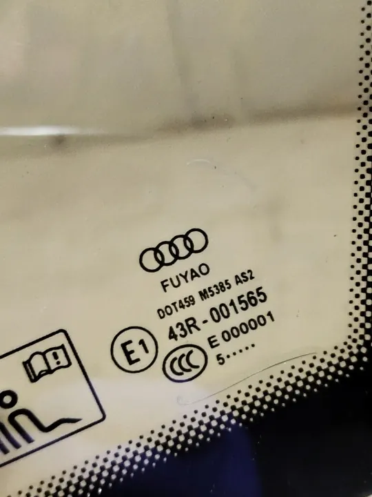 Vitre arrière droite Audi A4 B9 Break OEM 8W9845298B d'occasion image 4