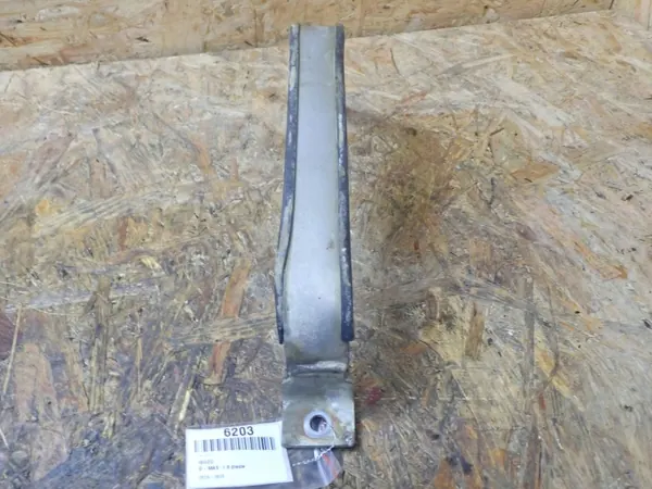 Support de réservoir Isuzu D-Max d'occasion OEM BTU1890 image 4