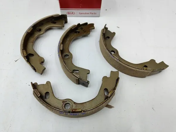 KIA Ceed I Plaquettes de Frein à Main Avant 583052SA00 image 2