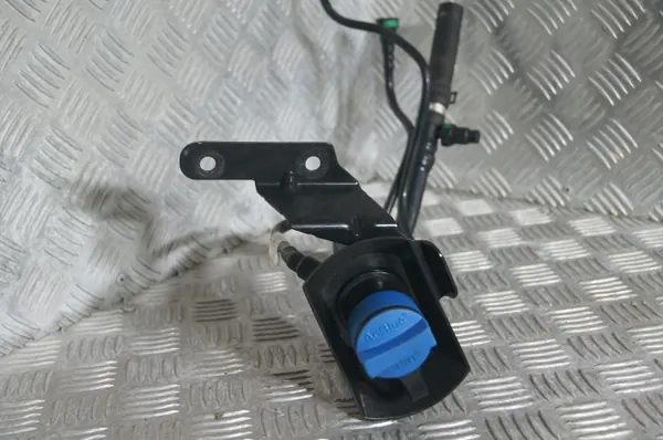 BMW X6 F16 M50d AdBlue-säiliö - OEM-osat image 2