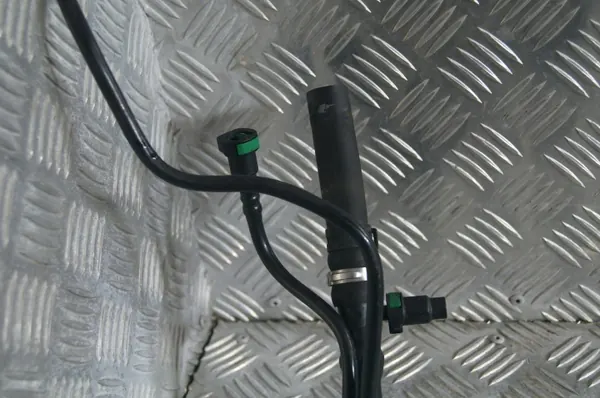 BMW X6 F16 M50d AdBlue-säiliö - OEM-osat image 3