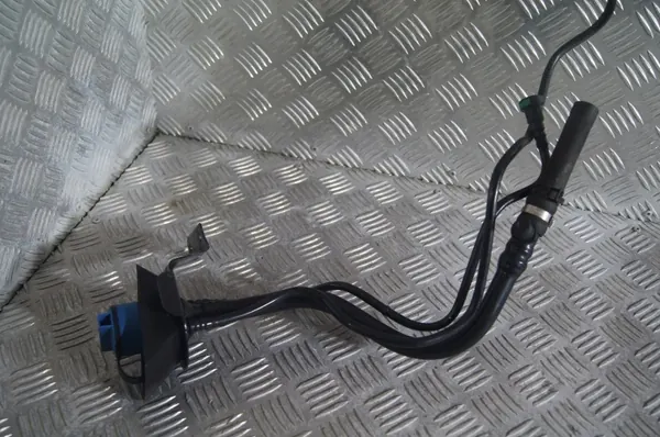 BMW X6 F16 M50d AdBlue-säiliö - OEM-osat image 4