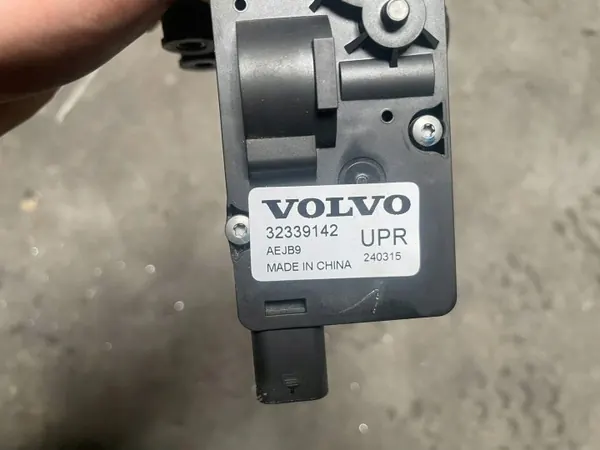Wassermagnetventil OEM 32339142 für Volvo XC40/C40 image 3