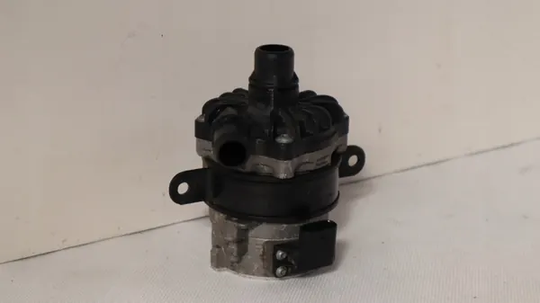 VOLVO XC90 II 2.0 T8 Vattenpump 31338399, 31368284 image 3