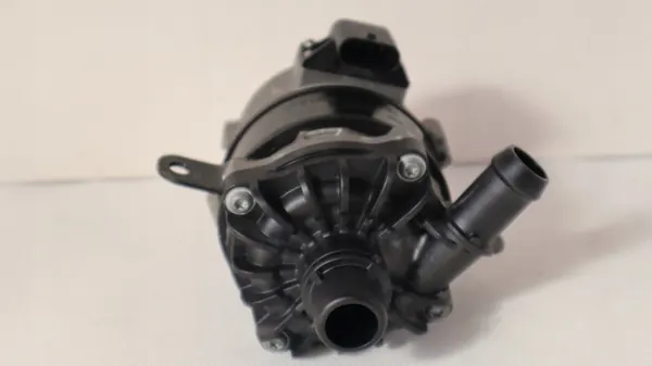 VOLVO XC90 II 2.0 T8 Vattenpump 31338399, 31368284 image 4