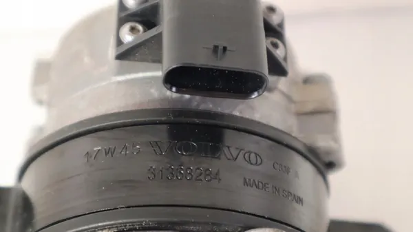 VOLVO XC90 II 2.0 T8 Vattenpump 31338399, 31368284 image 5