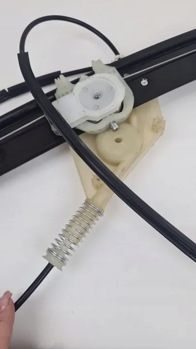 Elevador de vidro elétrico dianteiro direito BMW sem motor image 5