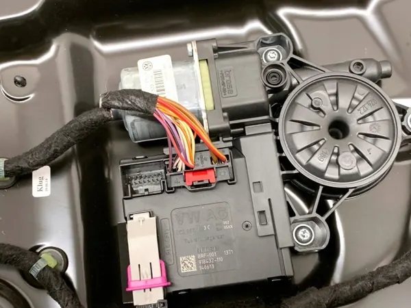 OEM 3AA959701A Linker Voorruitregelaar VW Passat B7 image 3