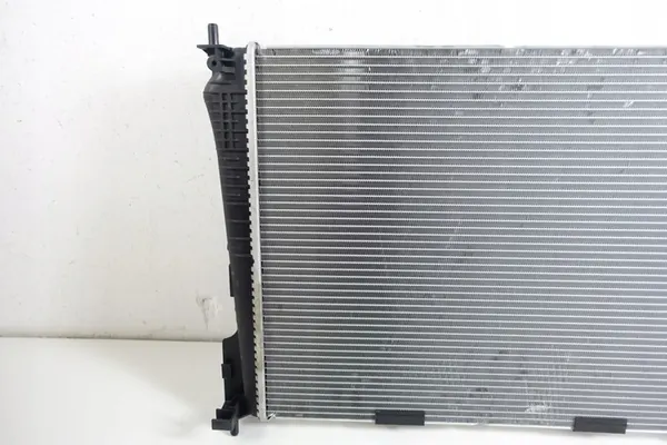 Radiador de agua Renault Clio III 1.5 dCi 734462 Valeo image 9