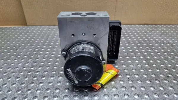 Bomba ABS OEM S26383151 Usada image 3
