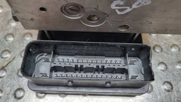 Bomba ABS OEM S26383151 Usada image 6