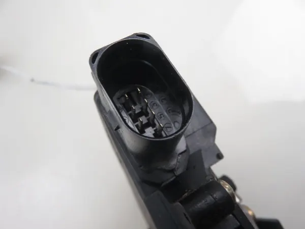 ZAMEK PPE AUDI A4 8E1837016C image 2