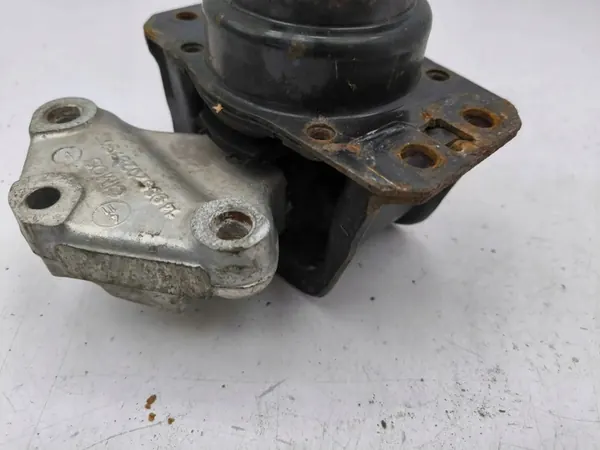 Peugeot 5008 2011 Right Side Engine Mount image 2