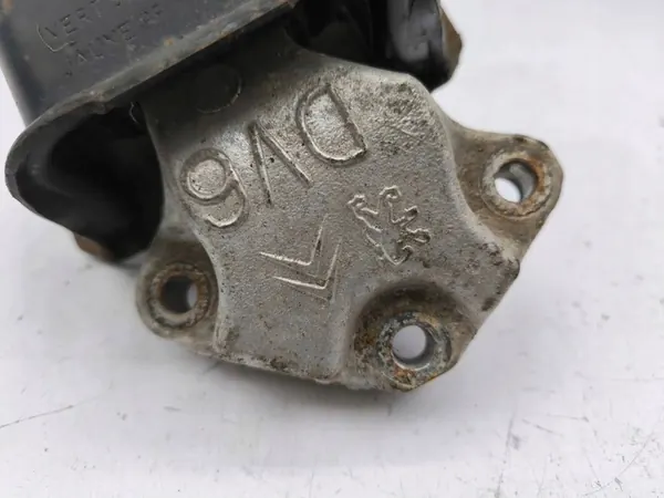 Peugeot 5008 2011 Right Side Engine Mount image 7