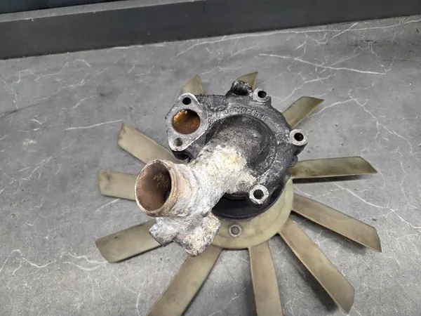 R1102010601 Vattenpump Mercedes W123 2.5B image 10