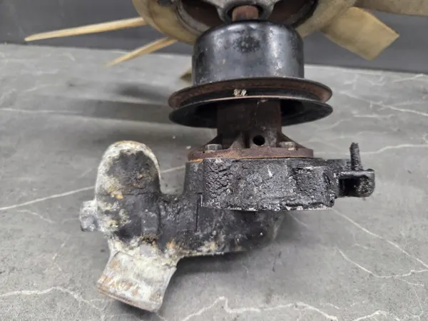 R1102010601 Vattenpump Mercedes W123 2.5B image 8