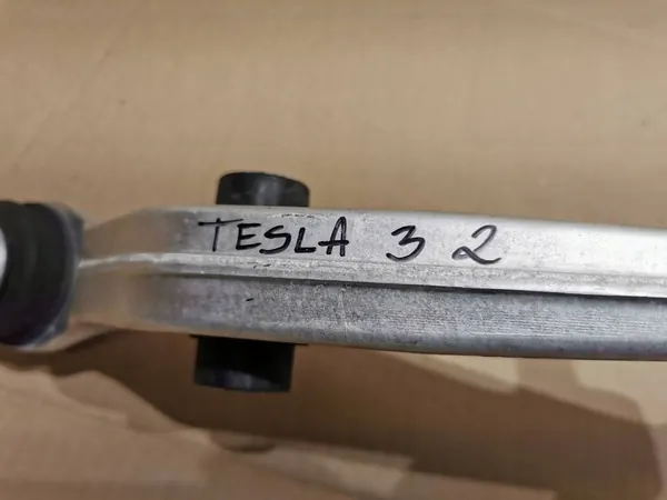 TESLA MODEL 3 17- Braccio di Controllo Anteriore RWD image 8